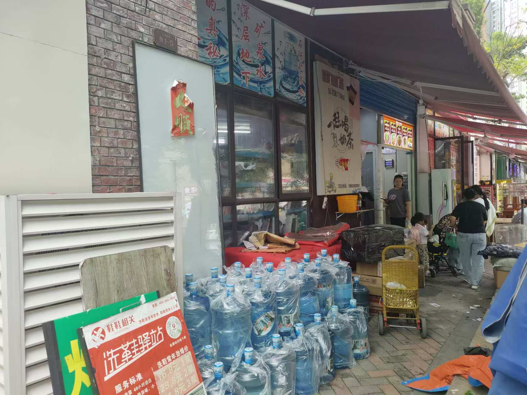 白云俊发城十字路口快递店转让